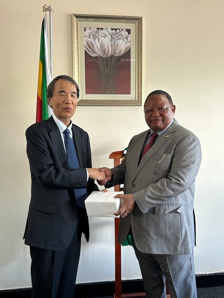 前川大使のシャワ高等教育・イノベーション・科学・技術開発大臣表敬