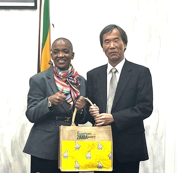Ambassador MAEKAWA and Minister